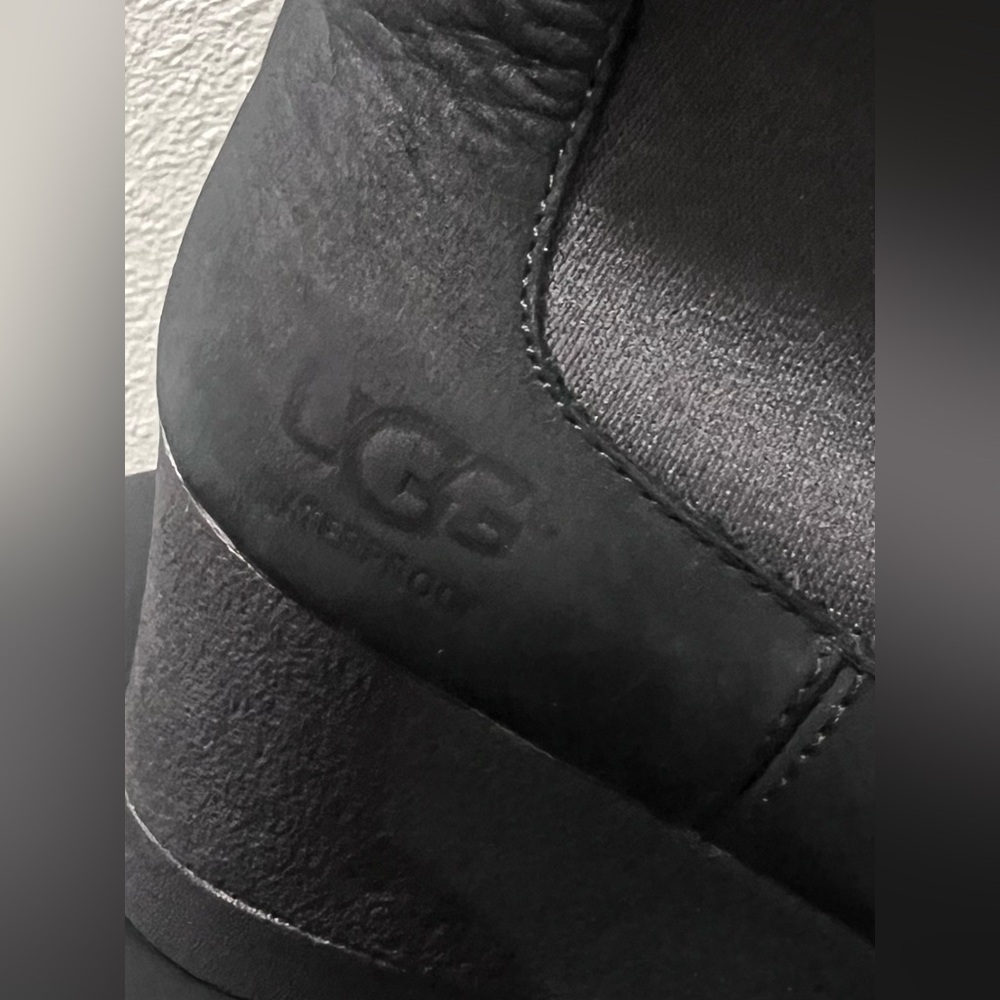 LIKE NEW UGG AUS Women's Indra Wedge Booties Winter Suede Leather Boots - Picture 8 of 11